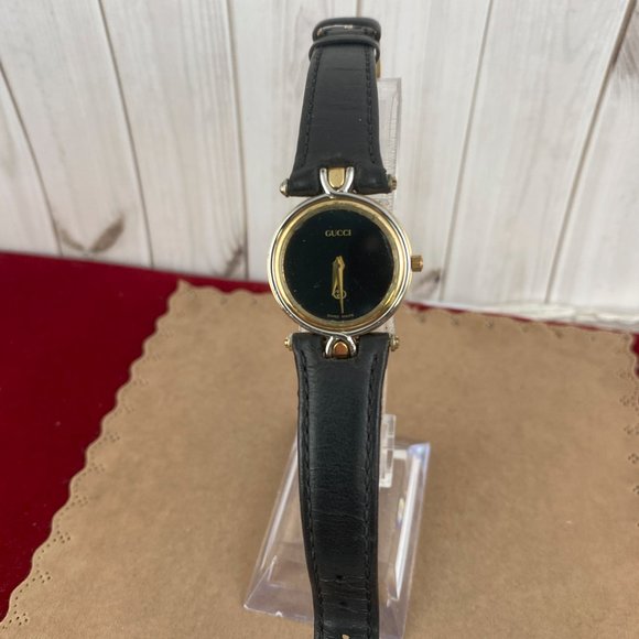 Vintage Gucci 4500L  watch with Black Enamel face Gold sword hands Fancy T Lugs - Picture 2 of 11